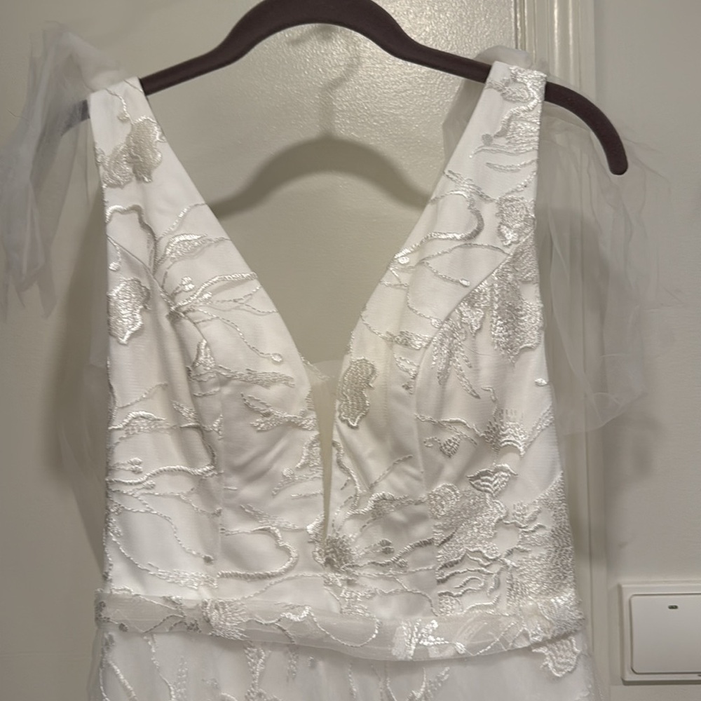 Mgiacy Wedding Dress stunning - Picture 2 of 8